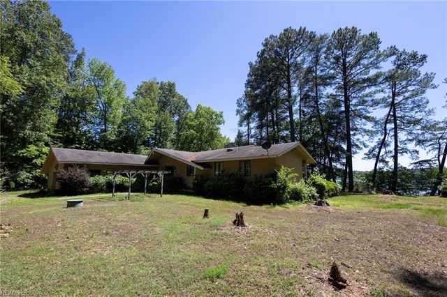 456 Ridge RD, Hartfield, VA 23071