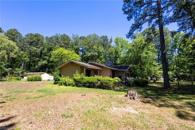 456 Ridge RD, Hartfield, VA 23071