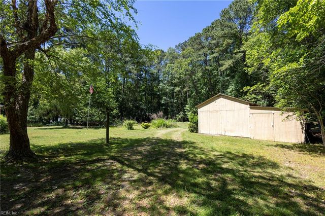 456 Ridge RD, Hartfield, VA 23071
