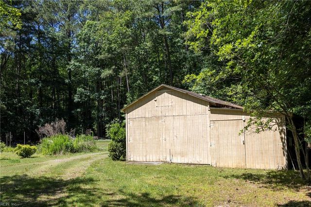 456 Ridge RD, Hartfield, VA 23071