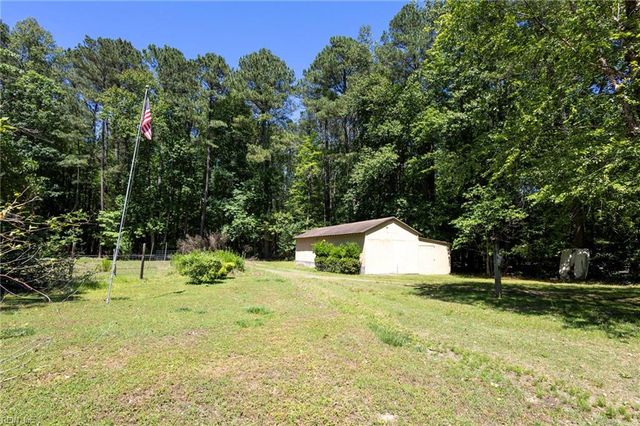 456 Ridge RD, Hartfield, VA 23071