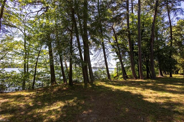 456 Ridge RD, Hartfield, VA 23071