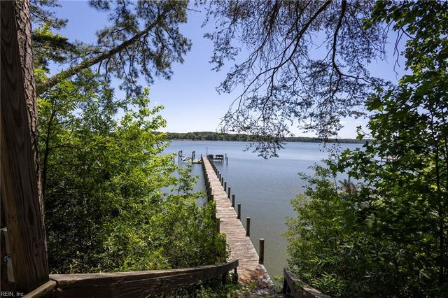 456 Ridge RD, Hartfield, VA 23071