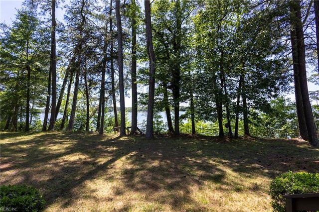 456 Ridge RD, Hartfield, VA 23071