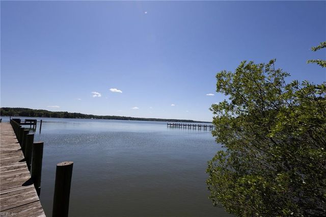 456 Ridge RD, Hartfield, VA 23071