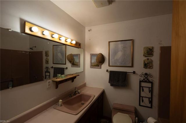 456 Ridge RD, Hartfield, VA 23071