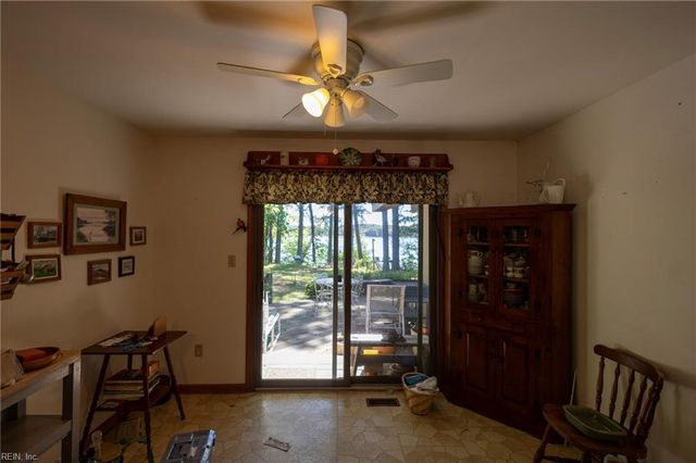 456 Ridge RD, Hartfield, VA 23071
