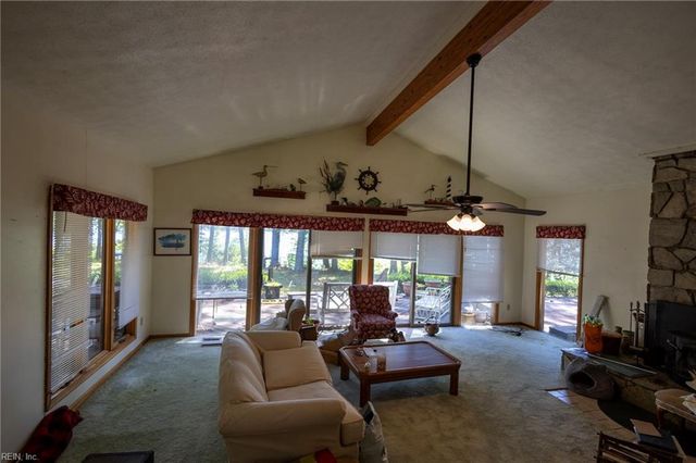 456 Ridge RD, Hartfield, VA 23071
