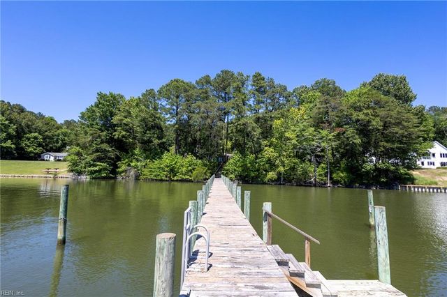 456 Ridge RD, Hartfield, VA 23071