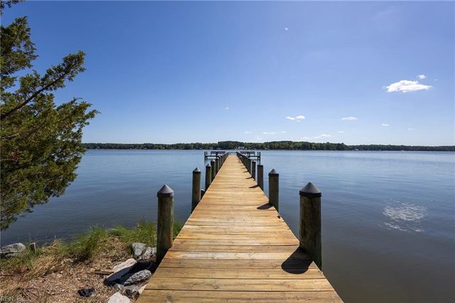 456 Ridge RD, Hartfield, VA 23071