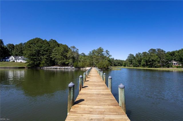 456 Ridge RD, Hartfield, VA 23071