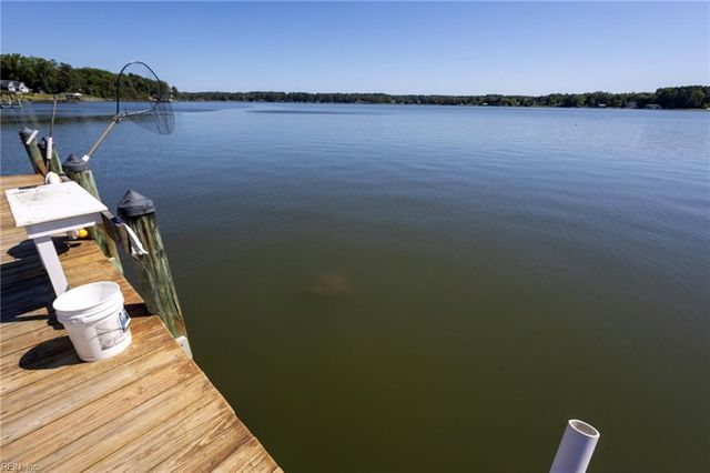 456 Ridge RD, Hartfield, VA 23071
