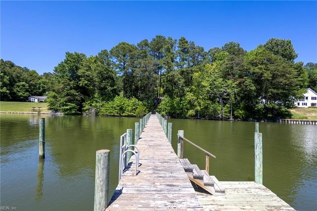 456 Ridge RD, Hartfield, VA 23071