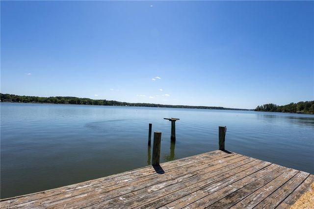 456 Ridge RD, Hartfield, VA 23071