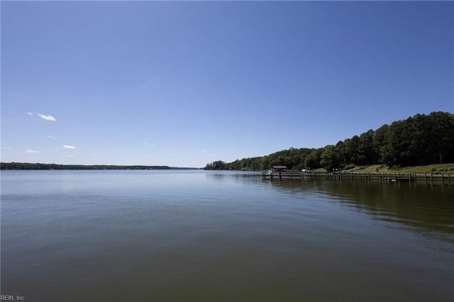 456 Ridge RD, Hartfield, VA 23071