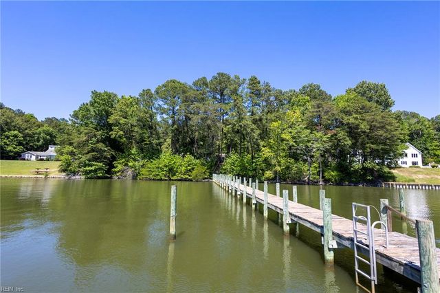 456 Ridge RD, Hartfield, VA 23071
