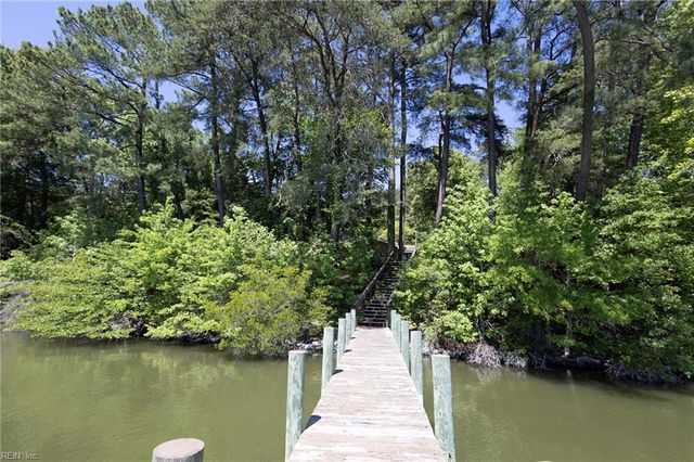 456 Ridge RD, Hartfield, VA 23071