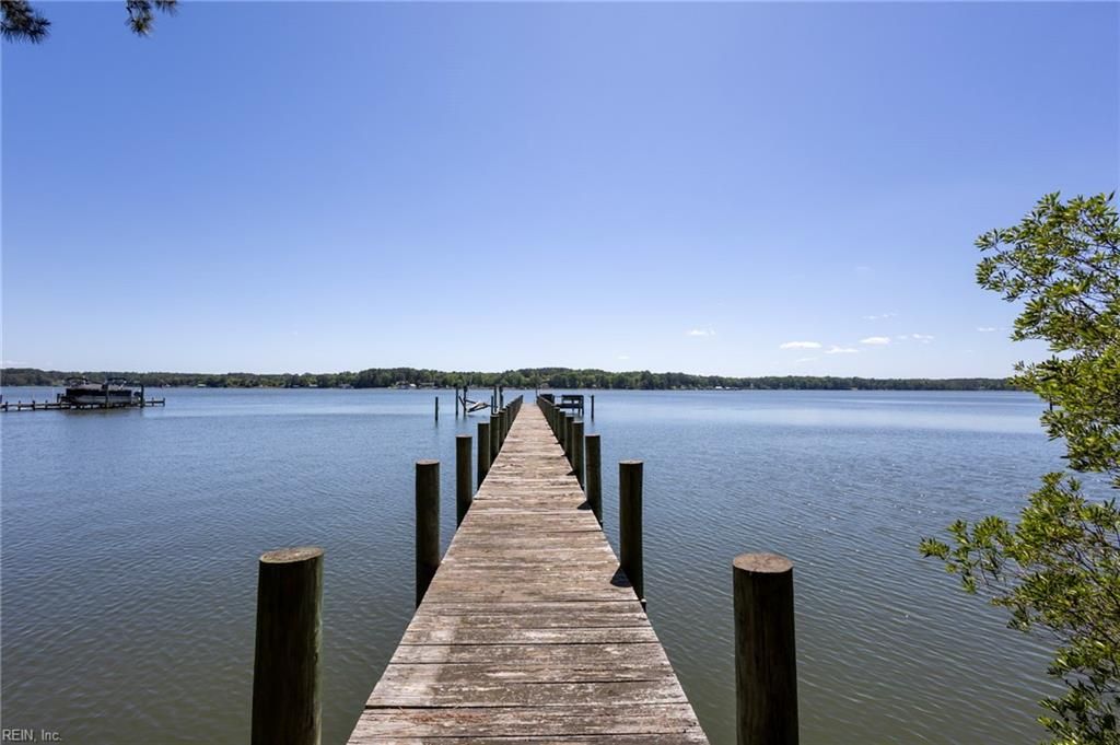 456 Ridge RD, Hartfield, VA 23071