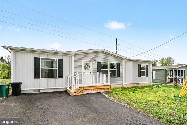 2096 SCULL ST, Lebanon, PA 17046