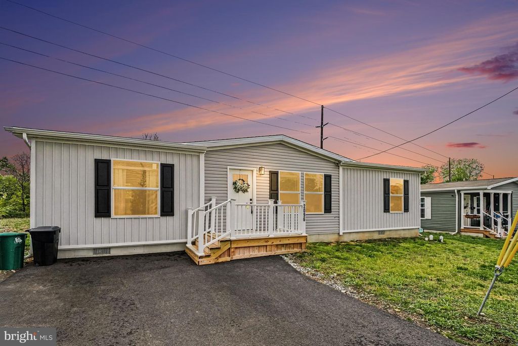 2096 SCULL ST, Lebanon, PA 17046
