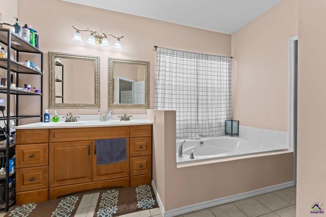 132 Kent Rd, Macon, GA 31221