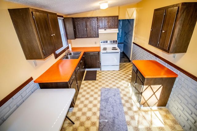 1309 Grandview Avenue, Waterloo, IA 50703