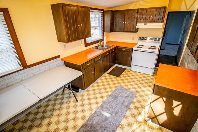 1309 Grandview Avenue, Waterloo, IA 50703