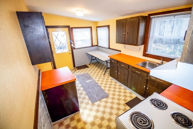 1309 Grandview Avenue, Waterloo, IA 50703