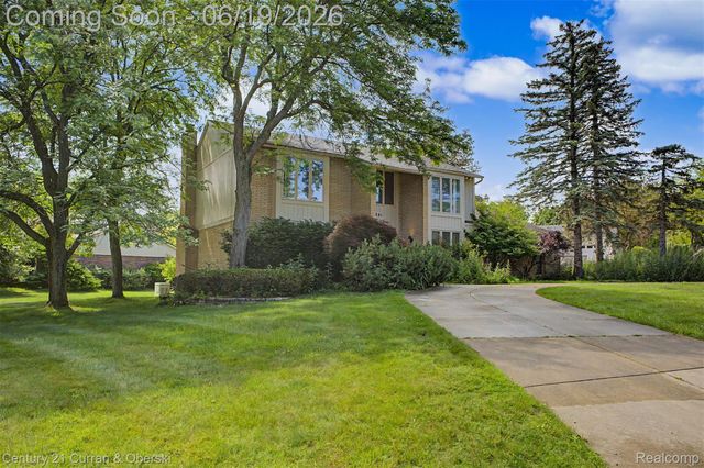 4231 Windridge Court, West Bloomfield Charter Township, MI 48323