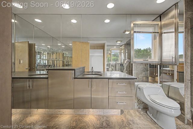 4231 Windridge Court, West Bloomfield Charter Township, MI 48323