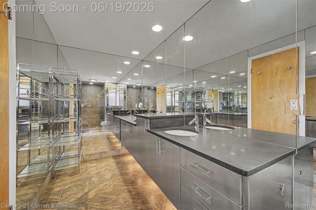 4231 Windridge Court, West Bloomfield Charter Township, MI 48323