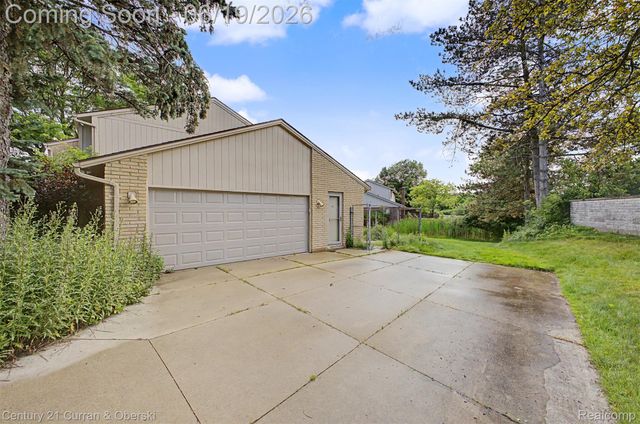 4231 Windridge Court, West Bloomfield Charter Township, MI 48323