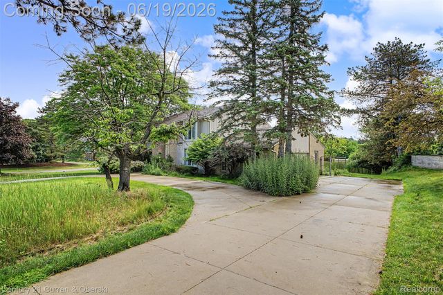 4231 Windridge Court, West Bloomfield Charter Township, MI 48323