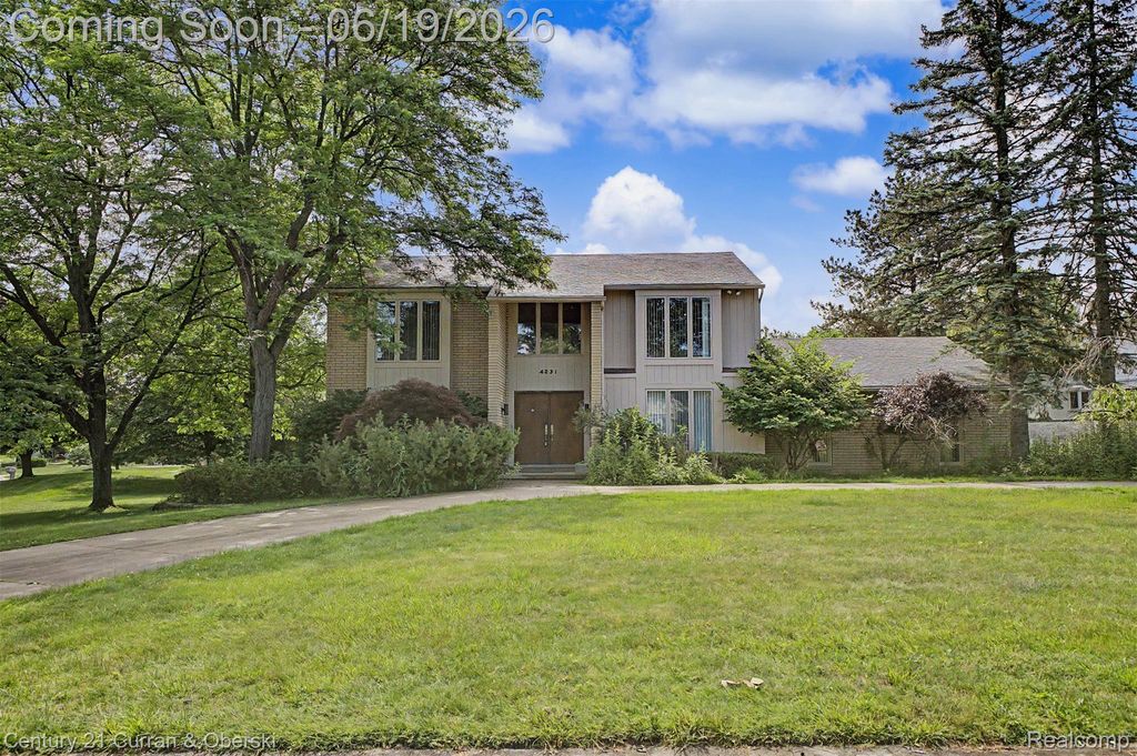 4231 Windridge Court, West Bloomfield Charter Township, MI 48323