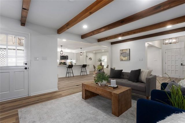 3910 SW Linden Lane, Lee's Summit, MO 64082