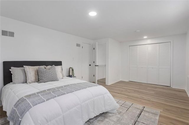 3910 SW Linden Lane, Lee's Summit, MO 64082