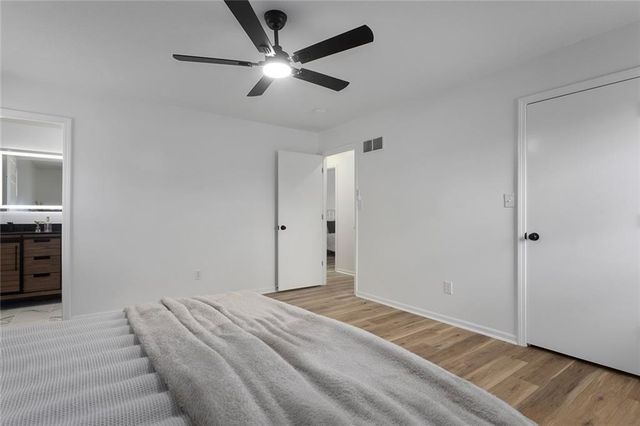 3910 SW Linden Lane, Lee's Summit, MO 64082