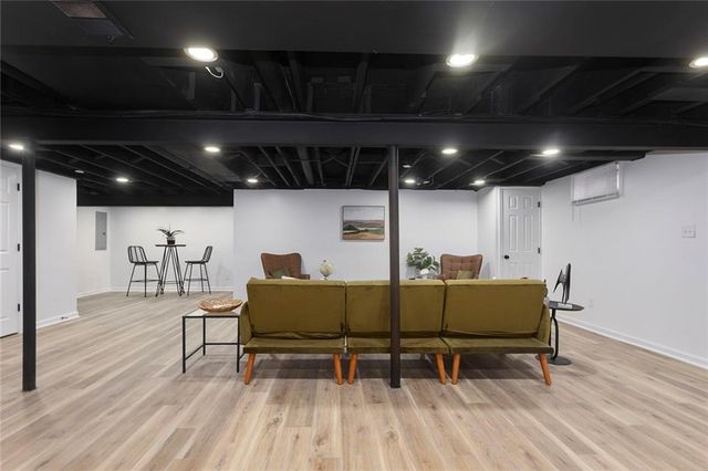 3910 SW Linden Lane, Lee's Summit, MO 64082