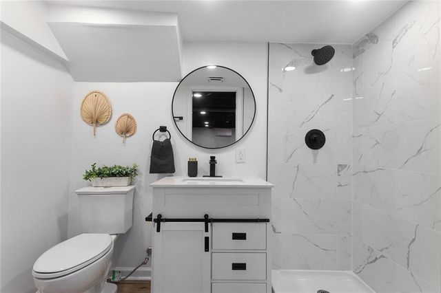 3910 SW Linden Lane, Lee's Summit, MO 64082