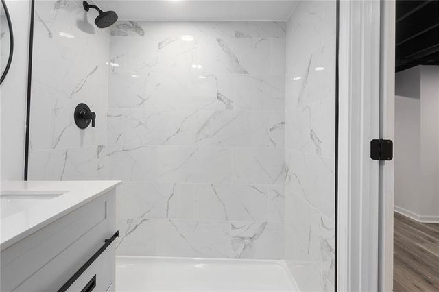 3910 SW Linden Lane, Lee's Summit, MO 64082