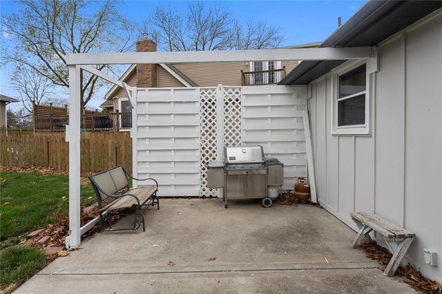 3910 SW Linden Lane, Lee's Summit, MO 64082