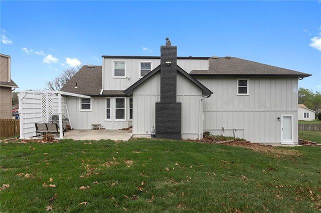 3910 SW Linden Lane, Lee's Summit, MO 64082