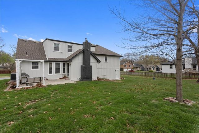 3910 SW Linden Lane, Lee's Summit, MO 64082