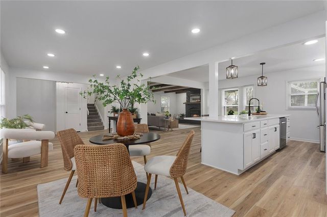 3910 SW Linden Lane, Lee's Summit, MO 64082