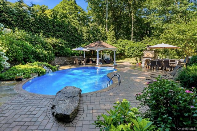 406 Brook Road, Port Jefferson, NY 11777