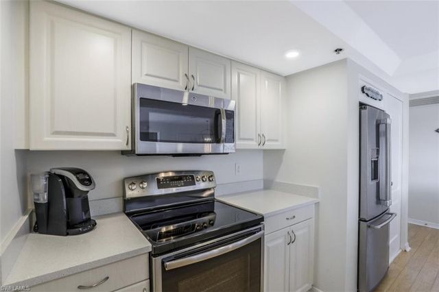 5501 Heron Pt DR 201, Naples, FL 34108