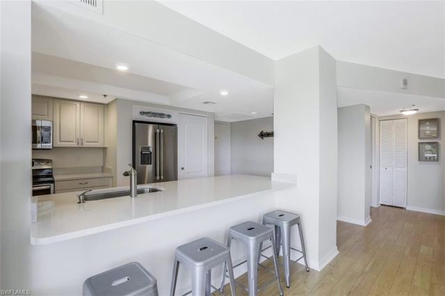 5501 Heron Pt DR 201, Naples, FL 34108