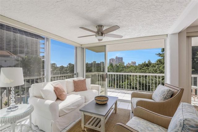 5501 Heron Pt DR 201, Naples, FL 34108