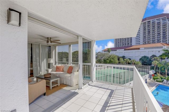 5501 Heron Pt DR 201, Naples, FL 34108