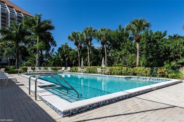 5501 Heron Pt DR 201, Naples, FL 34108